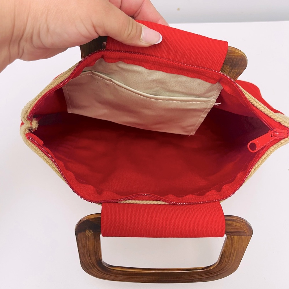 ❌SOLD❌ Vintage Red and Tan Canvas Handbag with Faux Wood Handles - Picture 2 of 9